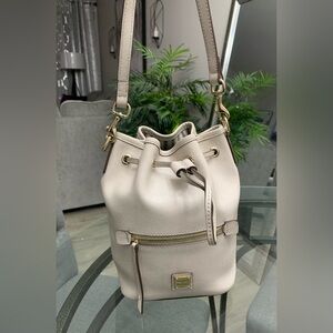 Dooney and Bourke small Bucket Bag Gray Leather